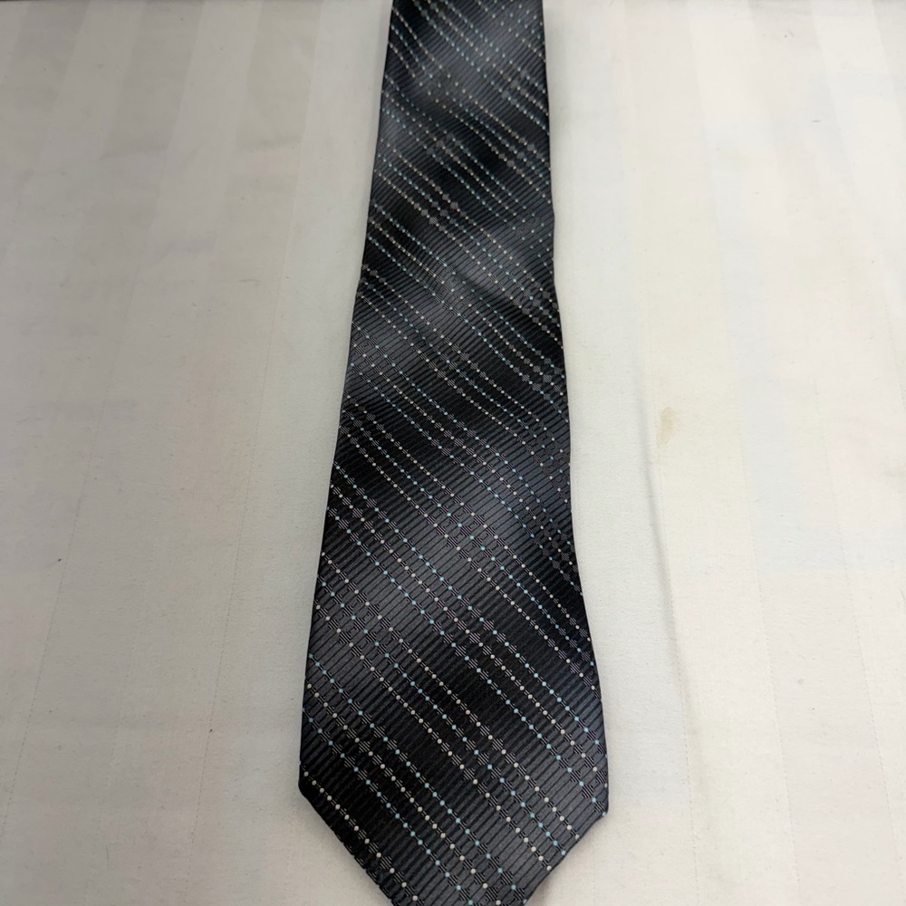 Sophisticated Black and Gray Patterned Tie